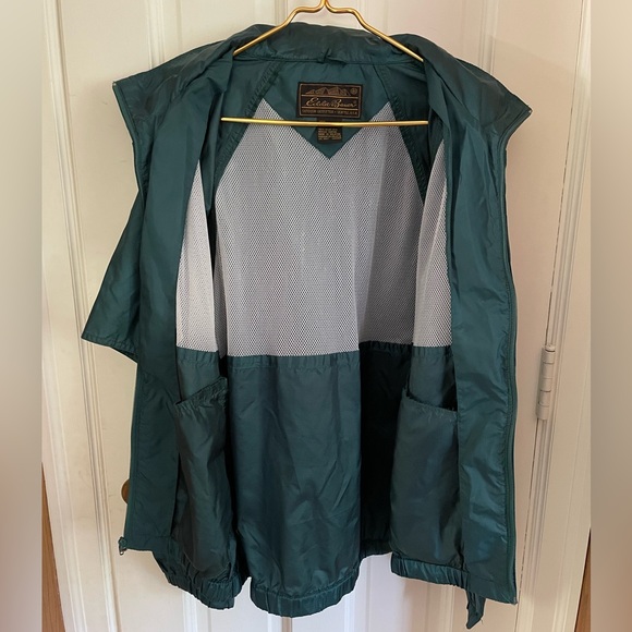 Vintage Eddie Bauer Vented Windbreaker. Green. Packable Hood. Size large - Picture 5 of 11